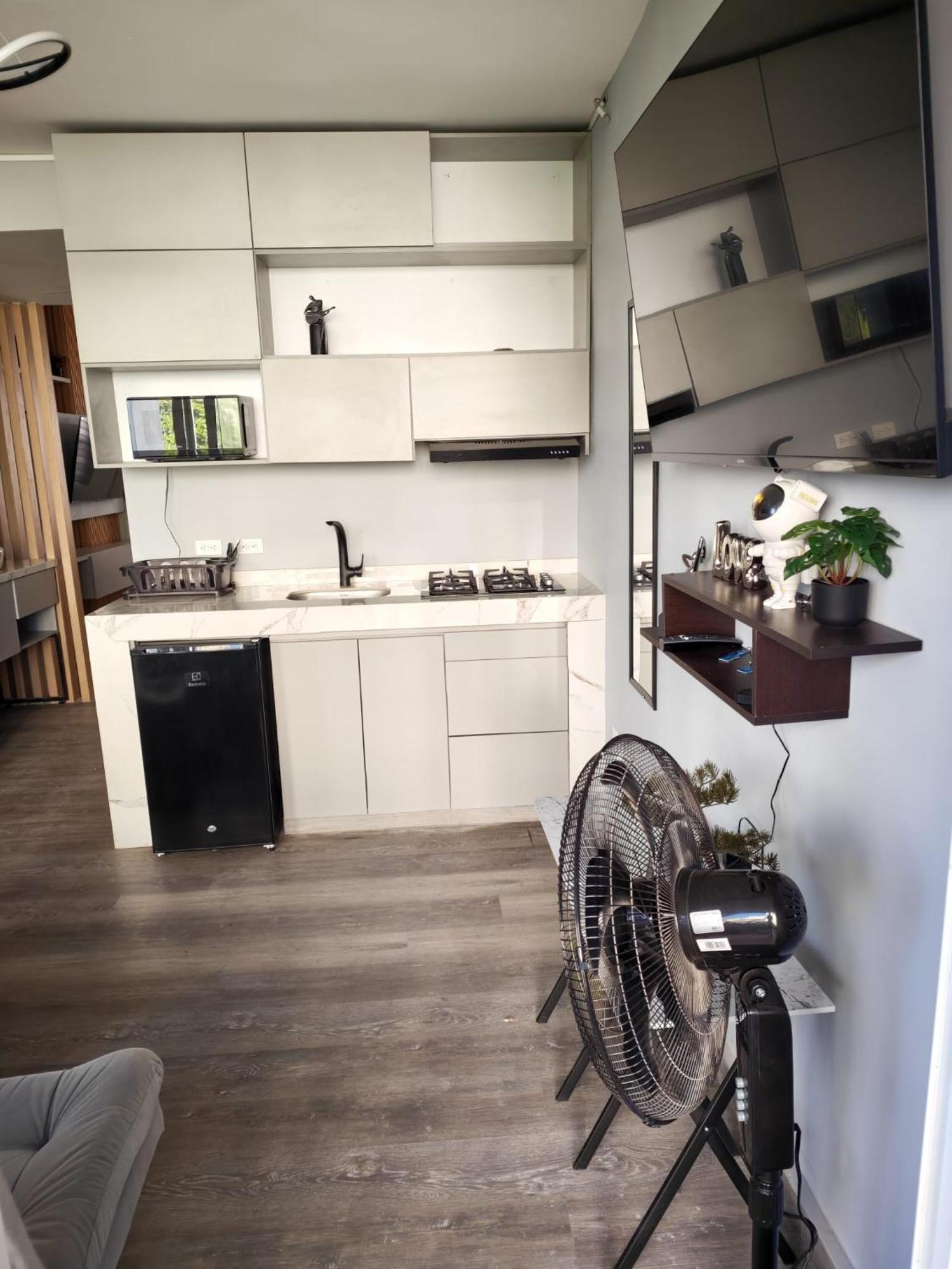 King's 201 Apartment *